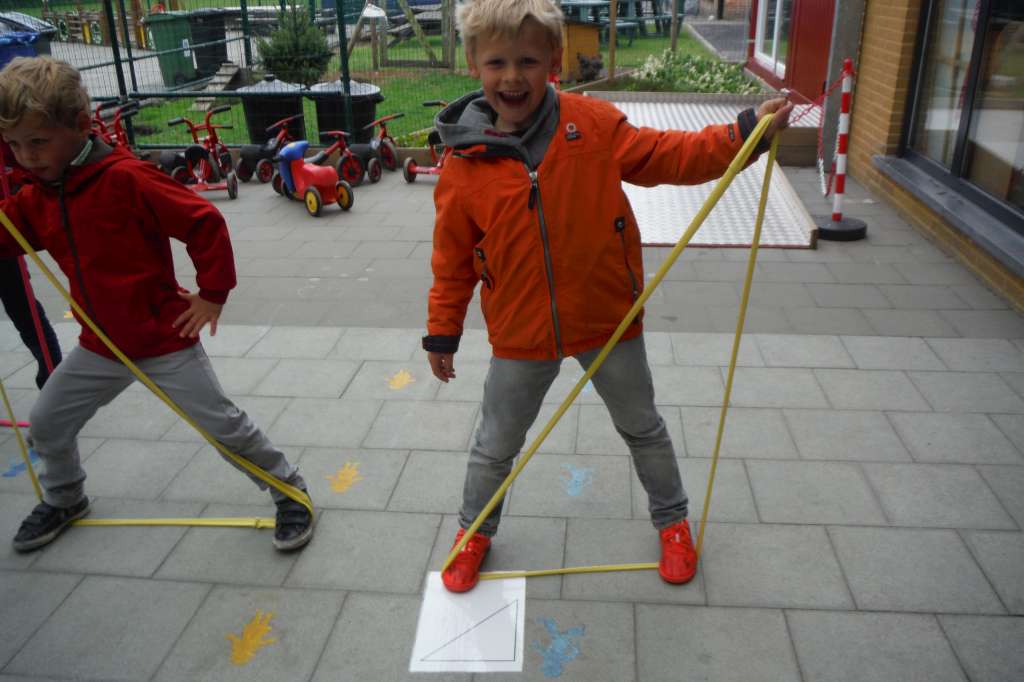 Foto bij 3KC Spelen met raam-en ruimtefiguren