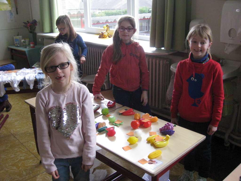 2A De klas werd omgetoverd tot markt