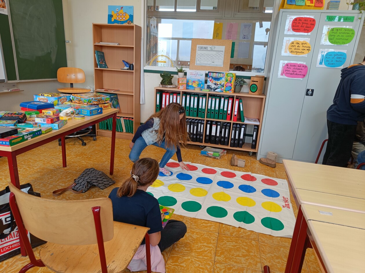 3C en 6B spelen spelletjes