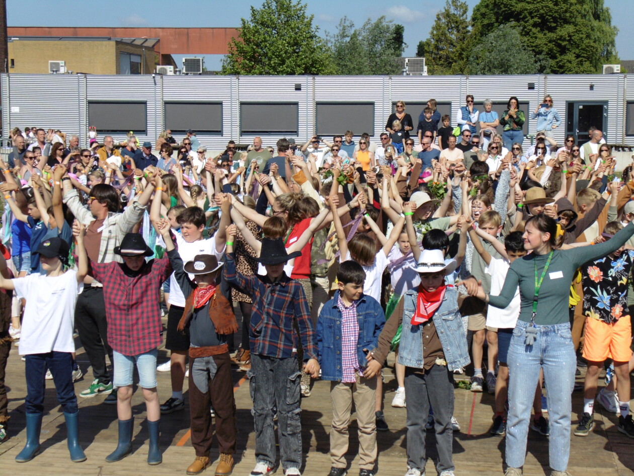 Optredens schoolfeest 456