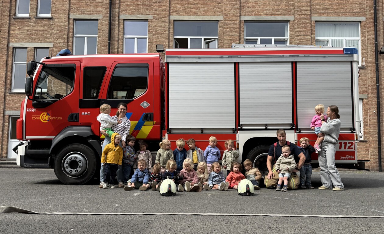Foto bij 1PAB Bezoek van de brandweer