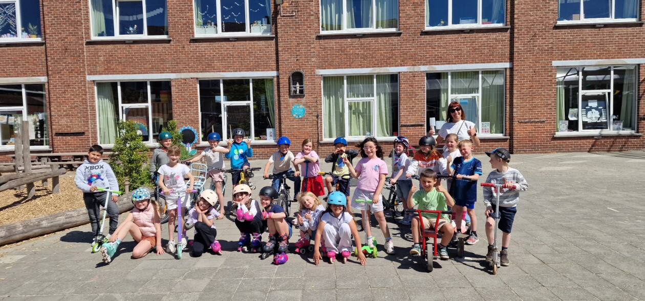 Foto bij 2A Op wieltjes